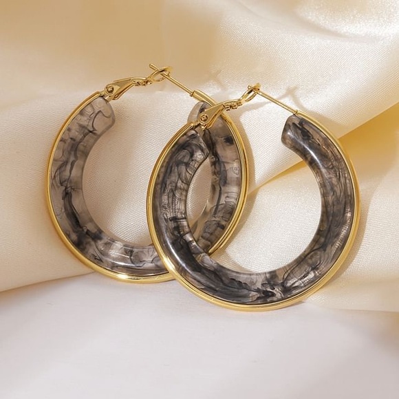 Jewelry - Modern Swirl Hoops